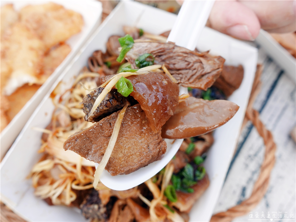 【苗栗市美食】『三番港魷魚焿-苗栗市分店』簡單又美味！刷嘴羹麵、好吃滷味，讓人一試成主顧！ @傻蛋夫妻生活札記