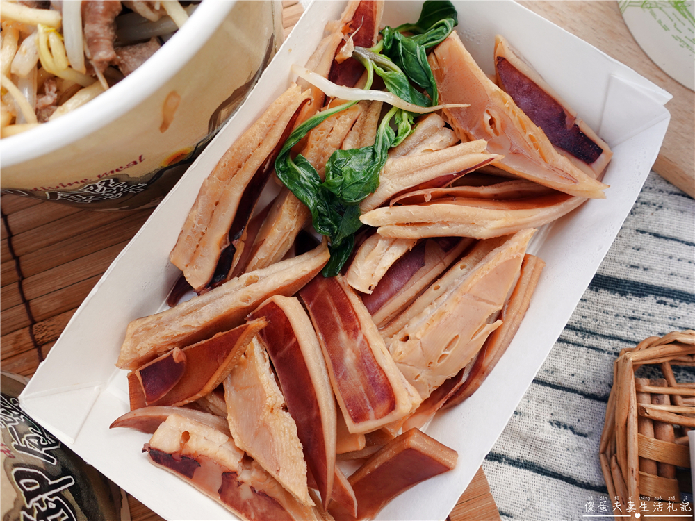 【苗栗市美食】『三番港魷魚焿-苗栗市分店』簡單又美味!刷嘴羹麵、好吃滷味,讓人一試成主顧! @傻蛋夫妻生活札記 【苗栗市美食】『三番港魷魚焿-苗栗市分店』簡單又美味!刷嘴羹麵、好吃滷味,讓人一試成主顧! @傻蛋夫妻生活札記