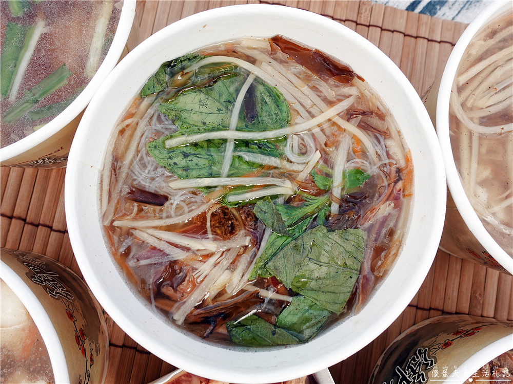 【苗栗市美食】『三番港魷魚焿-苗栗市分店』簡單又美味！刷嘴羹麵、好吃滷味，讓人一試成主顧！ @傻蛋夫妻生活札記