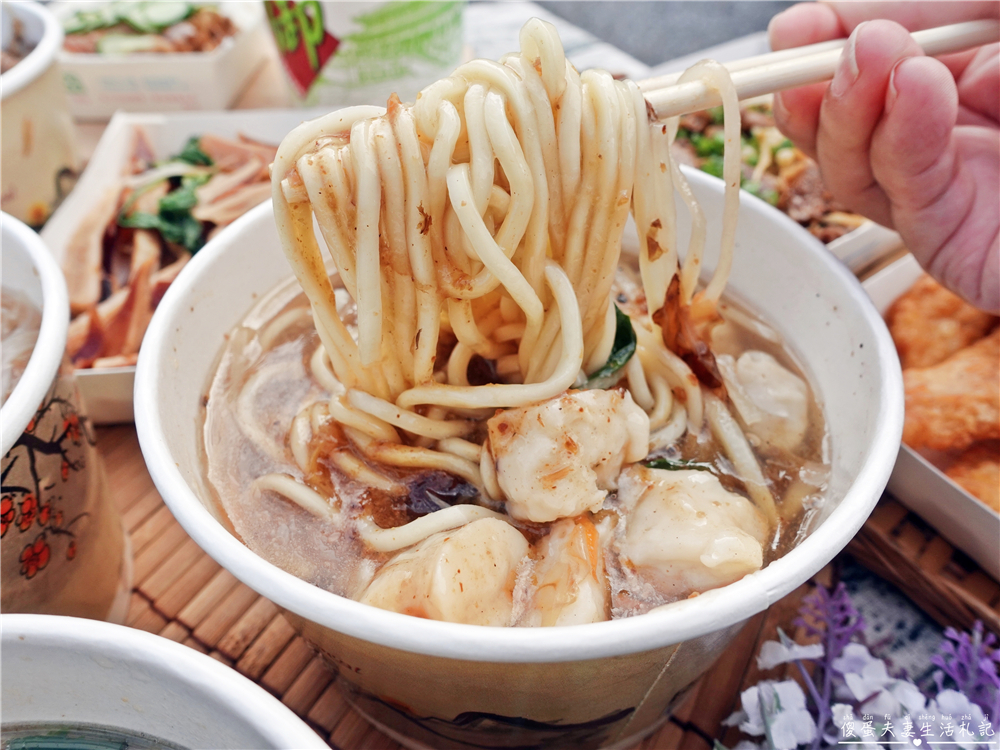 【苗栗市美食】『三番港魷魚焿-苗栗市分店』簡單又美味!刷嘴羹麵、好吃滷味,讓人一試成主顧! @傻蛋夫妻生活札記 【苗栗市美食】『三番港魷魚焿-苗栗市分店』簡單又美味!刷嘴羹麵、好吃滷味,讓人一試成主顧! @傻蛋夫妻生活札記