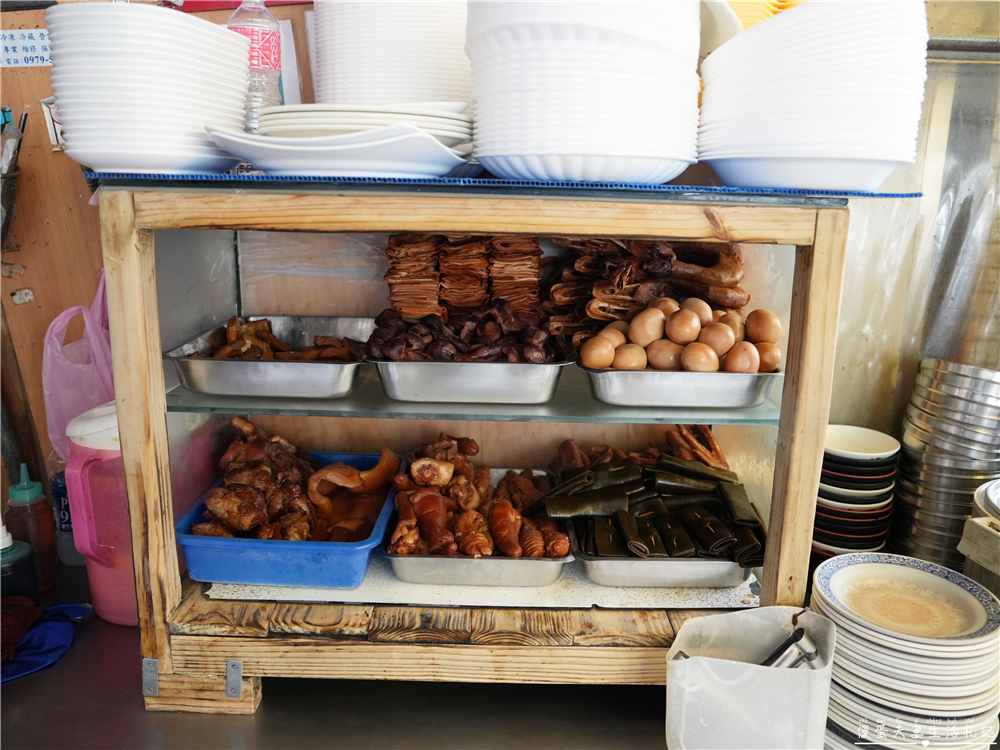 【台中北屯。美食】『松竹麵攤』平價古早味！營業到凌晨一點的低調涮嘴麵攤！滷味超推推~ @傻蛋夫妻生活札記