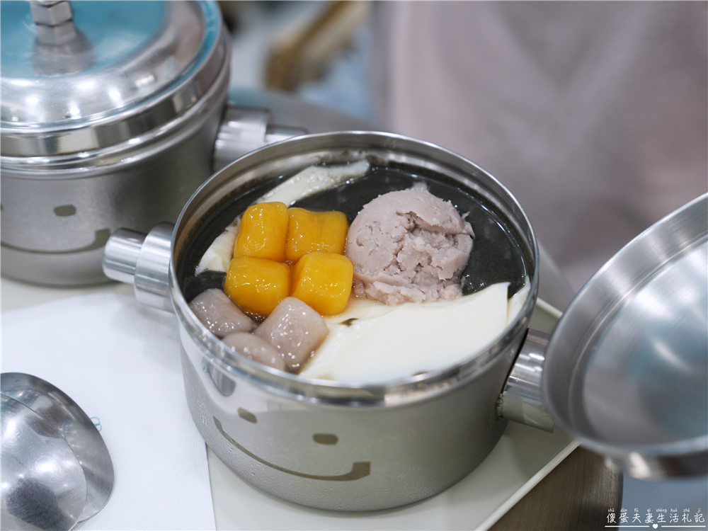 【台中北屯。美食】『打鐵豆花-松竹店』點餐自由配！超可愛機器人造型便當盒豆花專賣~ @傻蛋夫妻生活札記