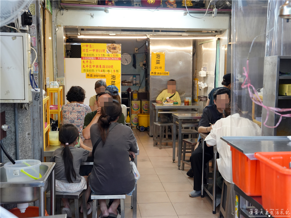 【台中北區。美食】『21臭豆腐-一中店』酥脆多汁！一中街的超猛排隊臭豆腐！ @傻蛋夫妻生活札記