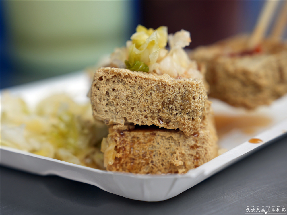【台中北區。美食】『21臭豆腐-一中店』酥脆多汁！一中街的超猛排隊臭豆腐！ @傻蛋夫妻生活札記