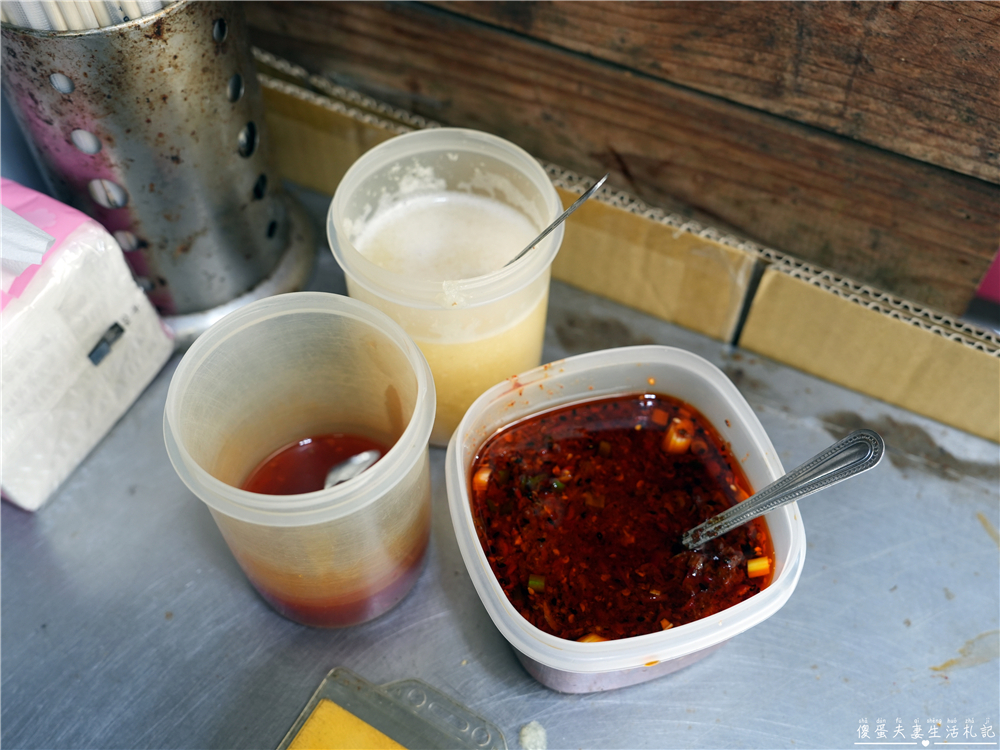 【台中北區。美食】『手工臭豆腐』外酥內嫩！一中街人氣臭豆腐小吃！ @傻蛋夫妻生活札記