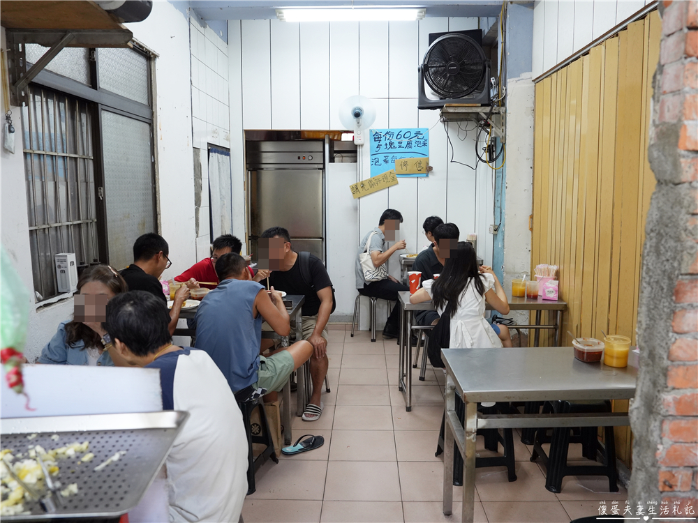 【台中北區。美食】『手工臭豆腐』外酥內嫩！一中街人氣臭豆腐小吃！ @傻蛋夫妻生活札記