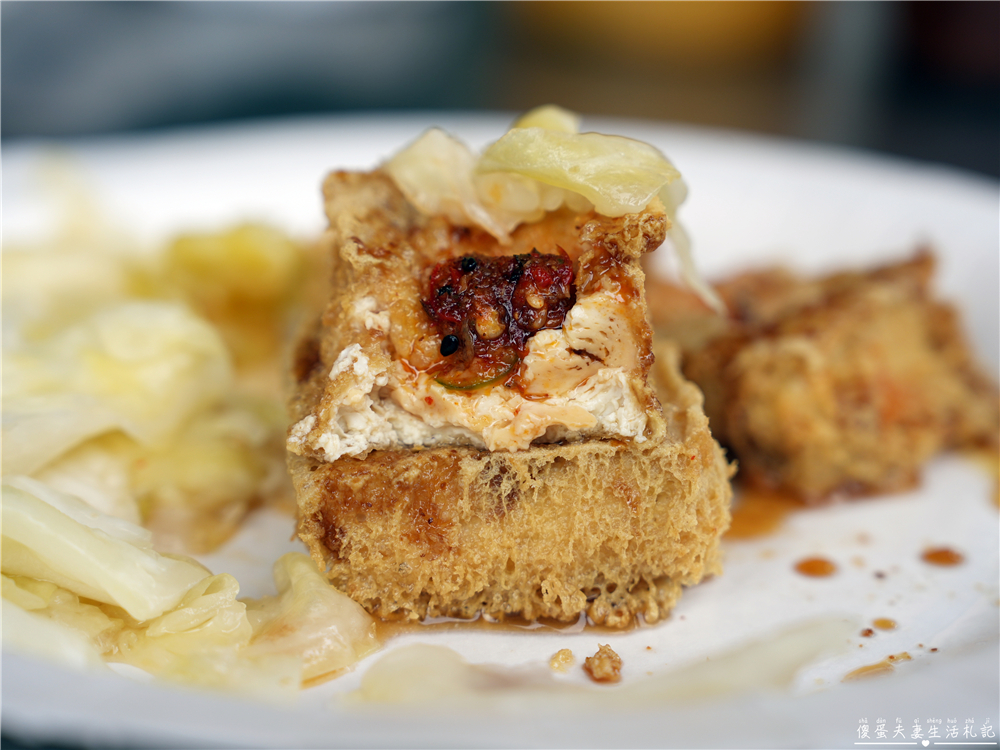 【台中北區。美食】『手工臭豆腐』外酥內嫩！一中街人氣臭豆腐小吃！ @傻蛋夫妻生活札記