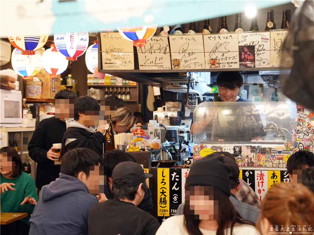 【日本東京。美食】『大眾酒場 ヤリキ 總本店』阿美橫町的小小居酒屋！內臟鍋及串燒酒場吃起來~~ @傻蛋夫妻生活札記