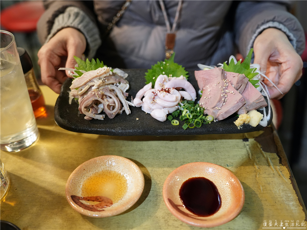 【日本東京。美食】『大眾酒場 ヤリキ 總本店』阿美橫町的小小居酒屋！內臟鍋及串燒酒場吃起來~~ @傻蛋夫妻生活札記