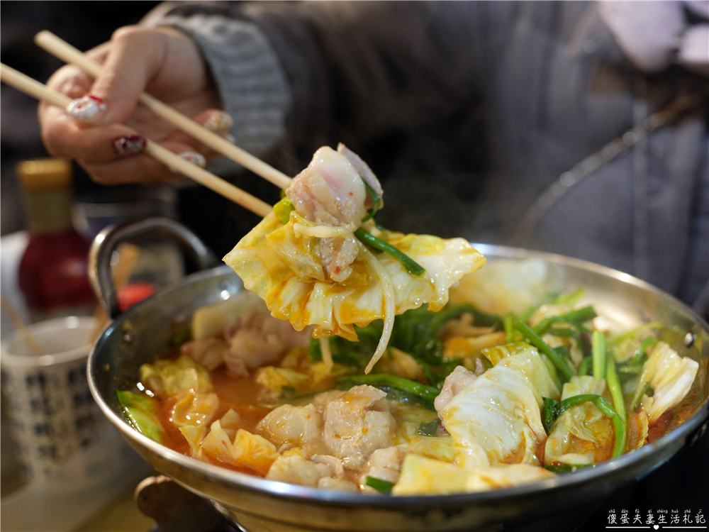 【日本東京。美食】『大眾酒場 ヤリキ 總本店』阿美橫町的小小居酒屋！內臟鍋及串燒酒場吃起來~~ @傻蛋夫妻生活札記