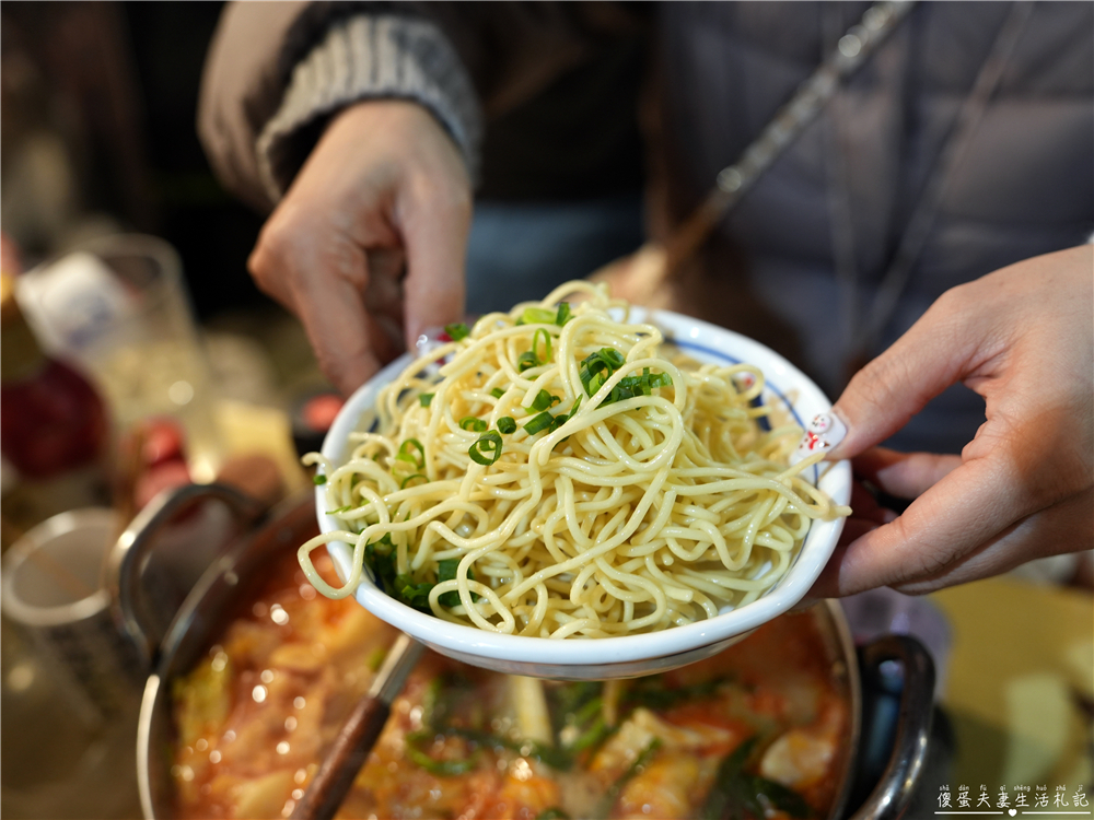 【日本東京。美食】『大眾酒場 ヤリキ 總本店』阿美橫町的小小居酒屋！內臟鍋及串燒酒場吃起來~~ @傻蛋夫妻生活札記