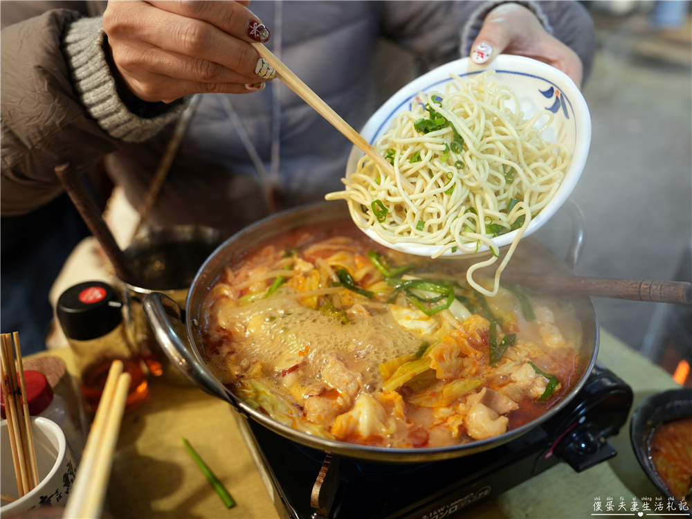 【日本東京。美食】『大眾酒場 ヤリキ 總本店』阿美橫町的小小居酒屋！內臟鍋及串燒酒場吃起來~~ @傻蛋夫妻生活札記