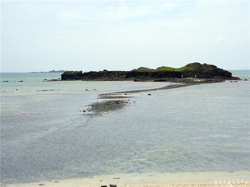 【澎湖湖西。景點】『奎壁山摩西分海』澎湖必訪奇景！走進大自然獨一無二的神祕通道~ @傻蛋夫妻生活札記