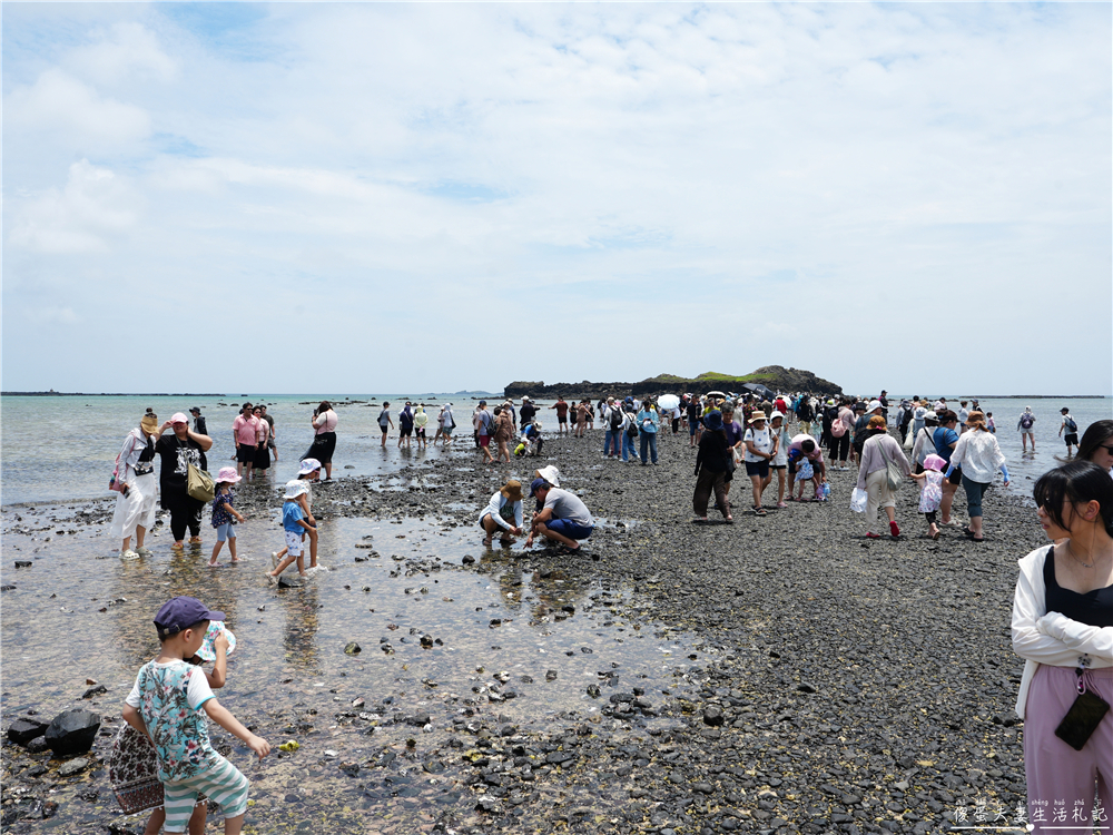 【澎湖湖西。景點】『奎壁山摩西分海』澎湖必訪奇景！走進大自然獨一無二的神祕通道~ @傻蛋夫妻生活札記