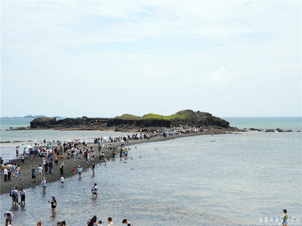 【澎湖湖西。景點】『奎壁山摩西分海』澎湖必訪奇景！走進大自然獨一無二的神祕通道~ @傻蛋夫妻生活札記