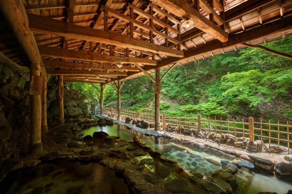 【日本仙台。住宿】『大江戶溫泉物語Premium 仙台作並』（原：鷹泉閣岩松旅館）泡湯秘境，享受山間溪流岩風呂！ @傻蛋夫妻生活札記