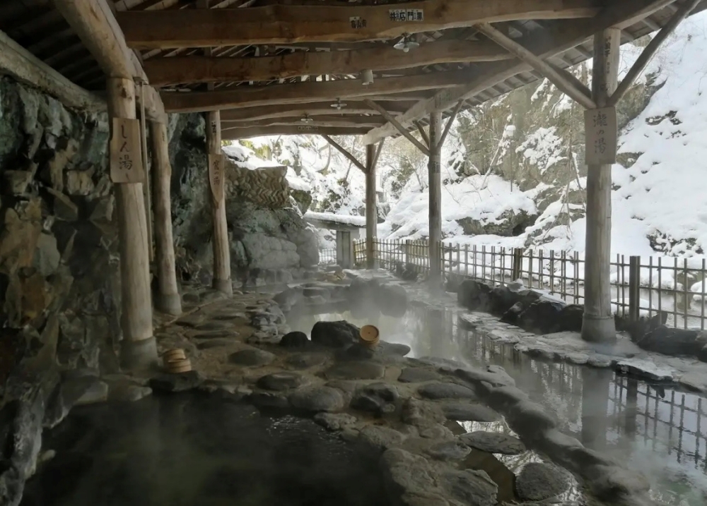 【日本仙台。住宿】『大江戶溫泉物語Premium 仙台作並』（原：鷹泉閣岩松旅館）泡湯秘境，享受山間溪流岩風呂！ @傻蛋夫妻生活札記