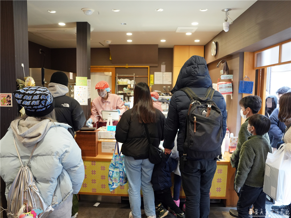 【日本群馬。美食】『草津温泉プリン / Kusatsu Onsen Pudding』草津溫泉街上最火紅的療癒系布丁！慢了就吃不到~~ @傻蛋夫妻生活札記