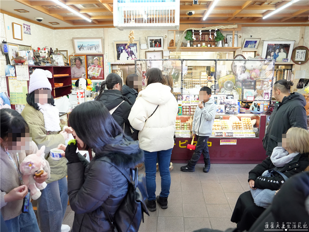 【日本群馬。美食】『長壽店』試吃超大方~但評價極度兩極的草津溫泉饅頭專賣店！ @傻蛋夫妻生活札記