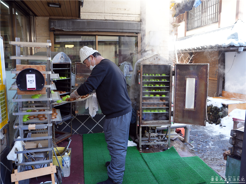 【日本群馬。美食】『長壽店』試吃超大方~但評價極度兩極的草津溫泉饅頭專賣店！ @傻蛋夫妻生活札記
