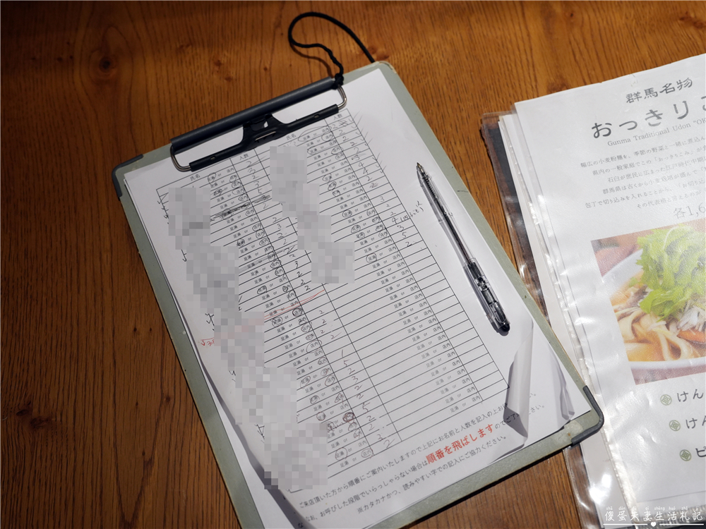 【日本群馬。美食】『湯川テラス』邊泡足湯還能享受美食！草津溫泉的足湯で食事初體驗！ @傻蛋夫妻生活札記