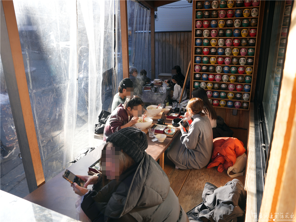 【日本群馬。美食】『湯川テラス』邊泡足湯還能享受美食！草津溫泉的足湯で食事初體驗！ @傻蛋夫妻生活札記