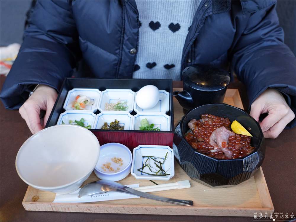 【日本群馬。美食】『湯川テラス』邊泡足湯還能享受美食！草津溫泉的足湯で食事初體驗！ @傻蛋夫妻生活札記