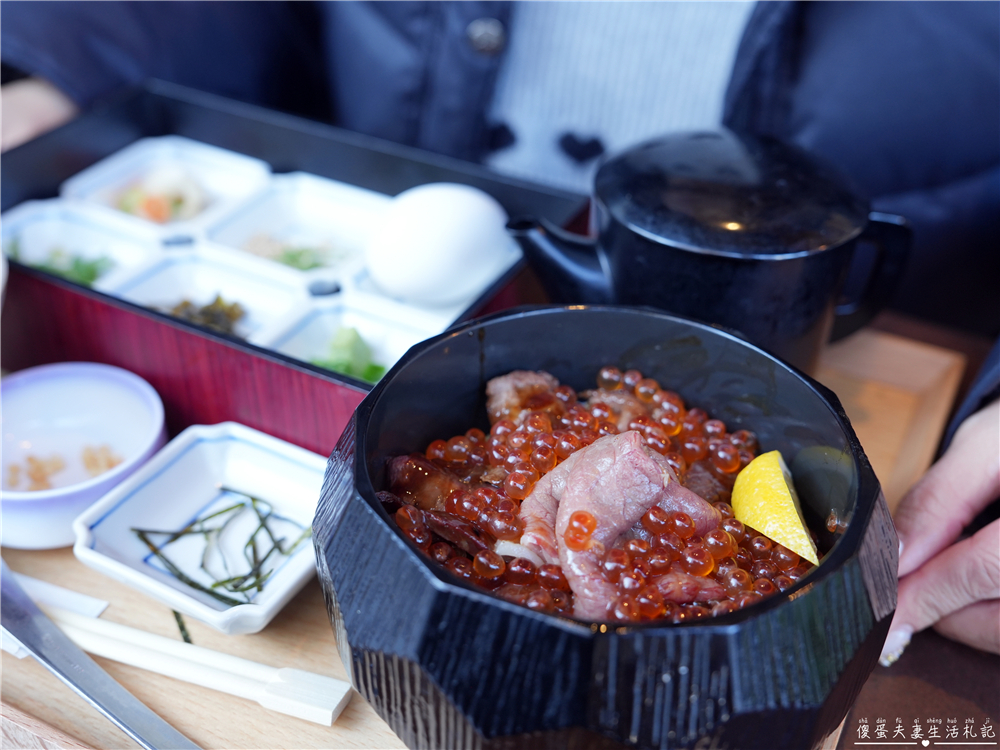 【日本群馬。美食】『湯川テラス』邊泡足湯還能享受美食！草津溫泉的足湯で食事初體驗！ @傻蛋夫妻生活札記