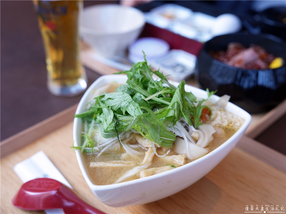 【日本群馬。美食】『湯川テラス』邊泡足湯還能享受美食！草津溫泉的足湯で食事初體驗！ @傻蛋夫妻生活札記