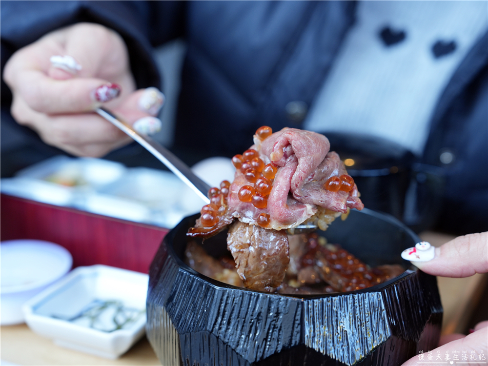 【日本群馬。美食】『湯川テラス』邊泡足湯還能享受美食！草津溫泉的足湯で食事初體驗！ @傻蛋夫妻生活札記