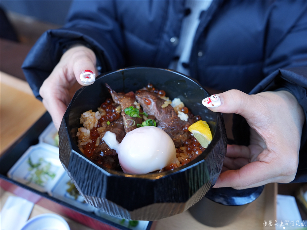 【日本群馬。美食】『湯川テラス』邊泡足湯還能享受美食！草津溫泉的足湯で食事初體驗！ @傻蛋夫妻生活札記
