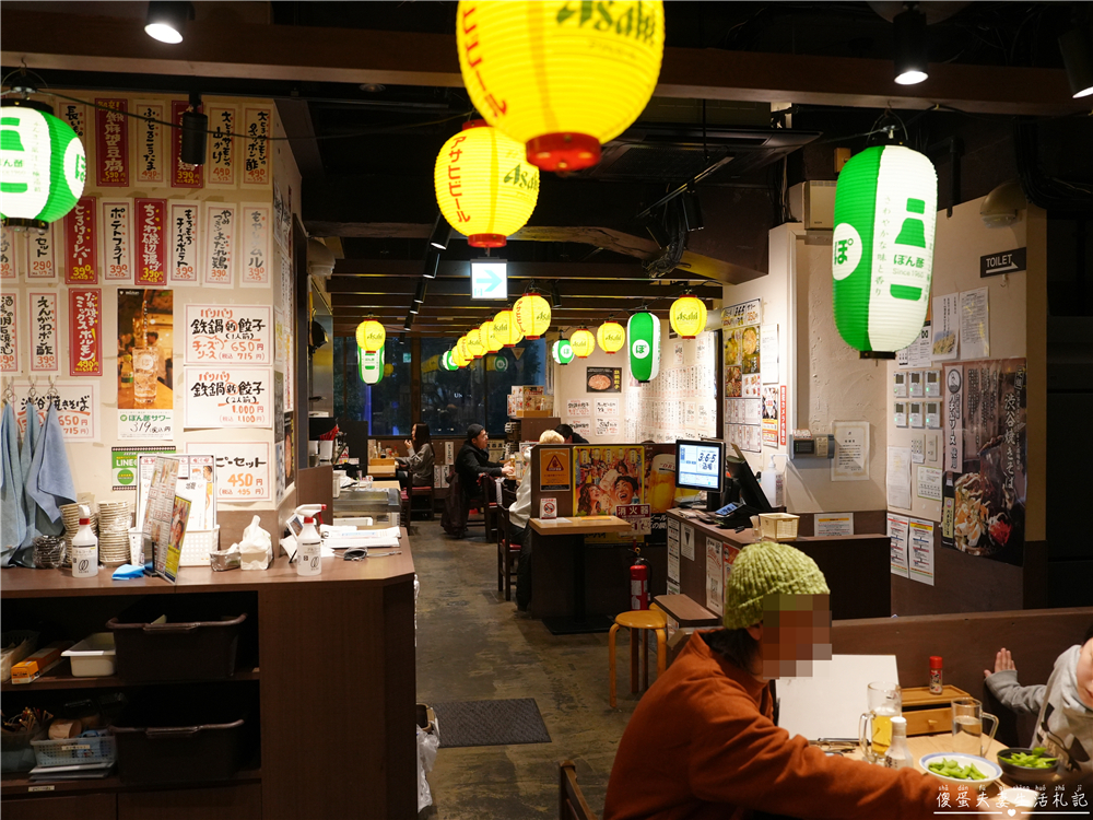 【日本東京。美食】『格安ビールと鉄鍋餃子 3‧6‧5酒場 池袋サンシャイン通り店』昭和風格平價酒場！池袋超夯的日本在地下班乾杯居酒屋~~ @傻蛋夫妻生活札記