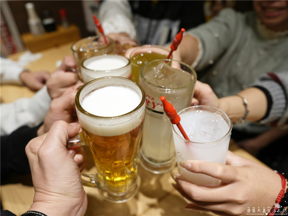 【日本東京。美食】『格安ビールと鉄鍋餃子 3‧6‧5酒場 池袋サンシャイン通り店』昭和風格平價酒場！池袋超夯的日本在地下班乾杯居酒屋~~ @傻蛋夫妻生活札記