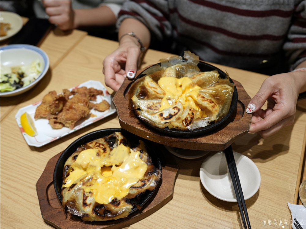 【日本東京。美食】『格安ビールと鉄鍋餃子 3‧6‧5酒場 池袋サンシャイン通り店』昭和風格平價酒場！池袋超夯的日本在地下班乾杯居酒屋~~ @傻蛋夫妻生活札記