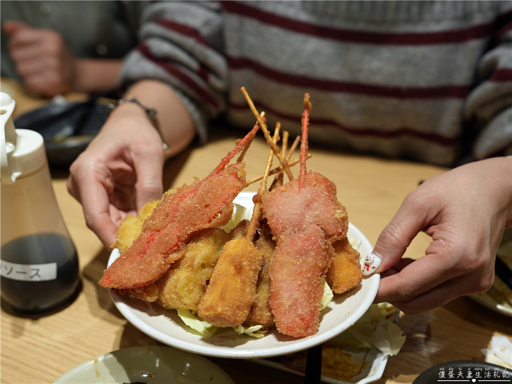 【日本東京。美食】『格安ビールと鉄鍋餃子 3‧6‧5酒場 池袋サンシャイン通り店』昭和風格平價酒場！池袋超夯的日本在地下班乾杯居酒屋~~ @傻蛋夫妻生活札記