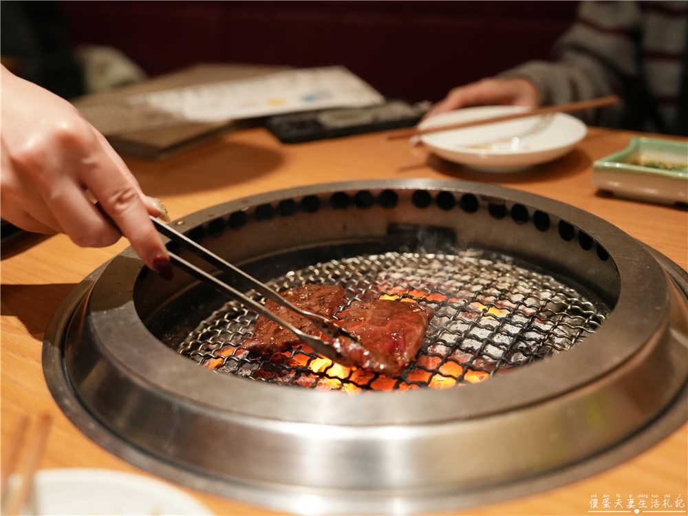 【日本東京。美食】『黒5-池袋東口店』專人代烤超貼心！肉質優秀、不用動手就能吃到完美熟度！ @傻蛋夫妻生活札記