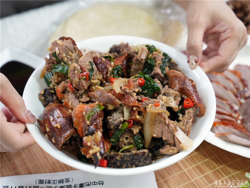 【台中潭子。美食】『尚宏烤鴨』藏在巷子內的涮嘴一鴨二吃！還有脆皮燒肉、叉燒等港式燒臘一次滿足！ @傻蛋夫妻生活札記