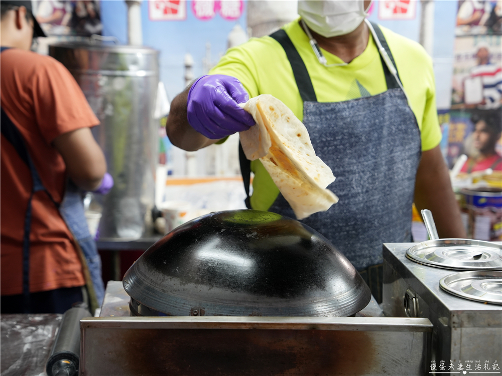 【台中北屯。美食】『印度阿三甩餅』總站夜市的異國風味小吃！ @傻蛋夫妻生活札記