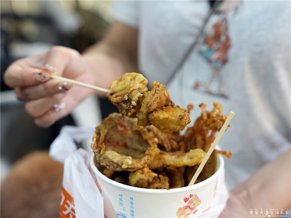 【台中北屯。美食】『寶素齋』酥脆涮嘴！總站夜市的素食炸物小吃！ @傻蛋夫妻生活札記