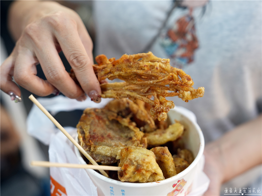 【台中北屯。美食】『寶素齋』酥脆涮嘴！總站夜市的素食炸物小吃！ @傻蛋夫妻生活札記