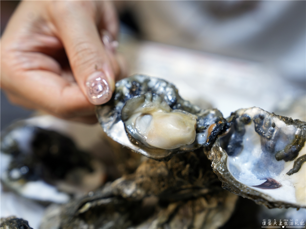 【台中北屯。美食】『海公公BBQ海鮮大排檔』總站夜市海鮮燒烤！肥肥烤鮮蚵、招牌烤魚整個香~~ @傻蛋夫妻生活札記