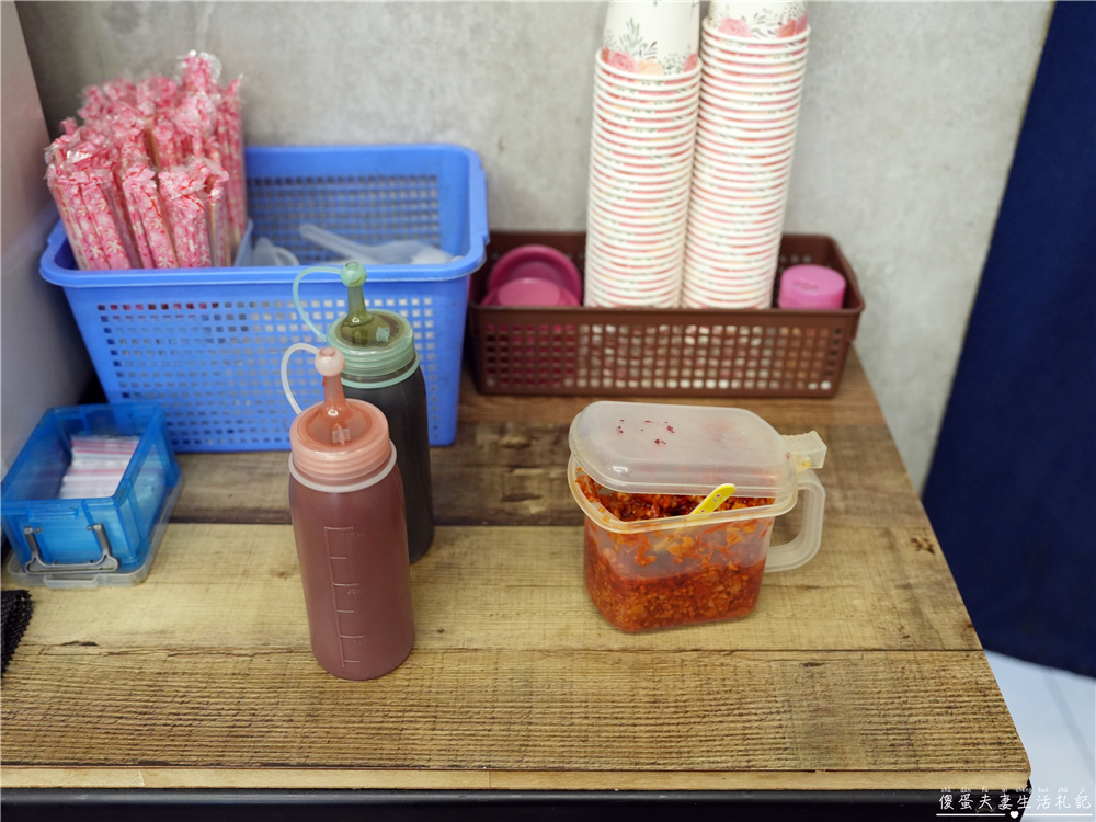 【台中東區。美食】『冠鴨鴨魯飯』平價又涮嘴的鴨魯飯小吃！內用當歸湯、冬瓜茶免費續加～ @傻蛋夫妻生活札記