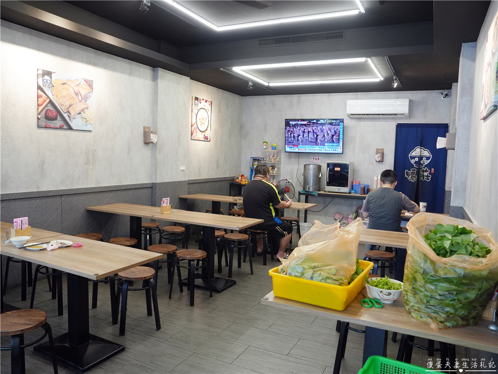 【台中東區。美食】『冠鴨鴨魯飯』平價又涮嘴的鴨魯飯小吃！內用當歸湯、冬瓜茶免費續加～ @傻蛋夫妻生活札記