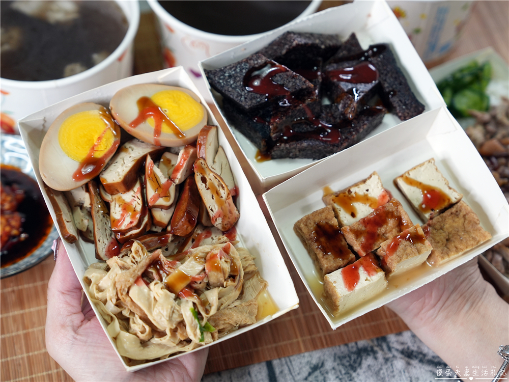 【台中東區。美食】『冠鴨鴨魯飯』平價又涮嘴的鴨魯飯小吃！內用當歸湯、冬瓜茶免費續加～ @傻蛋夫妻生活札記