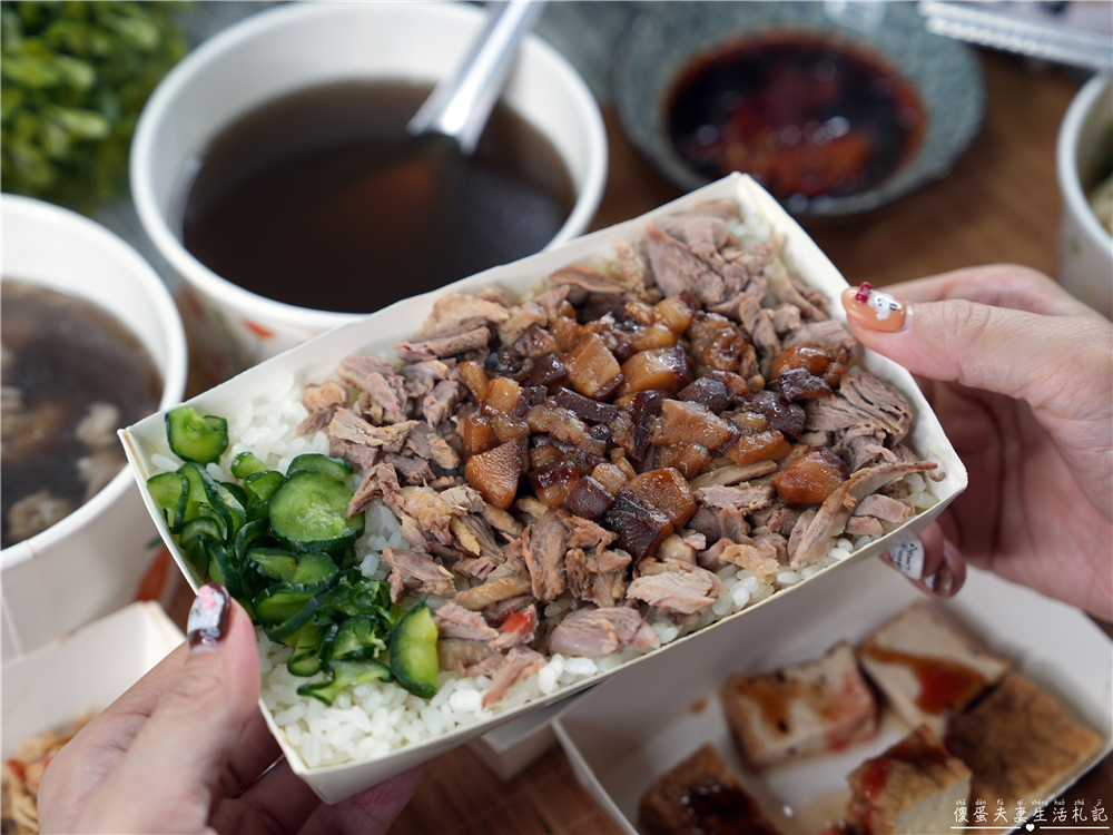 【台中東區。美食】『冠鴨鴨魯飯』平價又涮嘴的鴨魯飯小吃！內用當歸湯、冬瓜茶免費續加～ @傻蛋夫妻生活札記