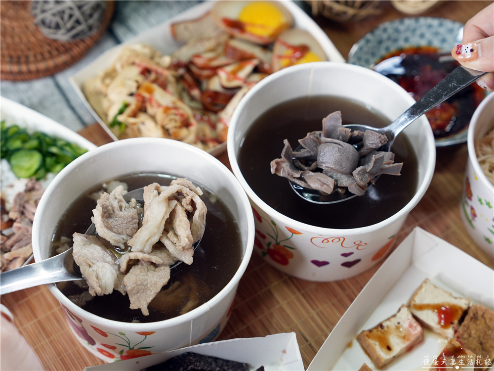 【台中東區。美食】『冠鴨鴨魯飯』平價又涮嘴的鴨魯飯小吃！內用當歸湯、冬瓜茶免費續加～ @傻蛋夫妻生活札記