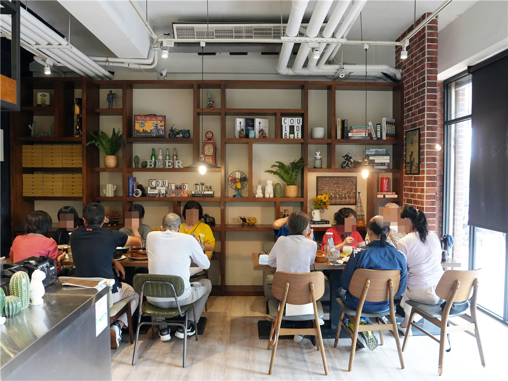 【苗栗市。美食】『庫比咖啡-苗栗聯大店』氛圍超Chill~聯合大學旁的美式風格餐廳！ @傻蛋夫妻生活札記