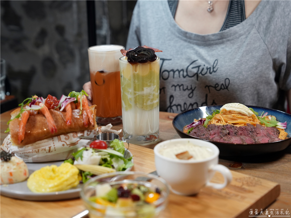 【台中北區。美食】『禾間糧倉』勤美超夯早午餐嶄新登場！培根布丁酪梨牛奶、炙烤鮮蝦英格蘭堡、夕陽醬牛排義大利麵亮眼上桌！ @傻蛋夫妻生活札記