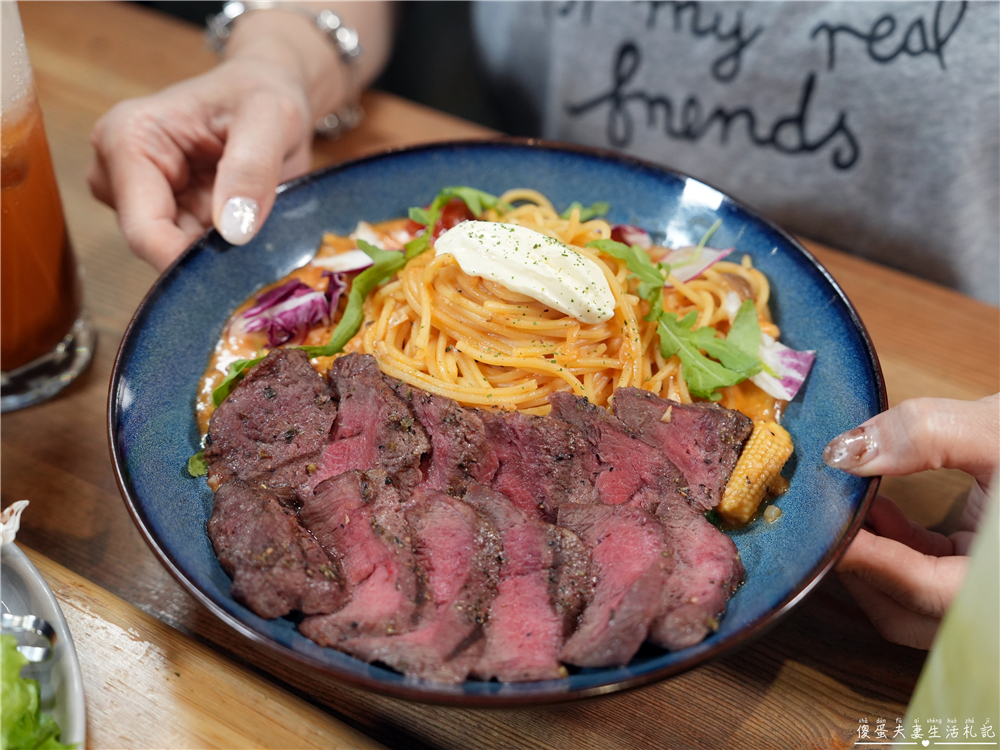 【台中北區。美食】『禾間糧倉』勤美超夯早午餐嶄新登場！培根布丁酪梨牛奶、炙烤鮮蝦英格蘭堡、夕陽醬牛排義大利麵亮眼上桌！ @傻蛋夫妻生活札記