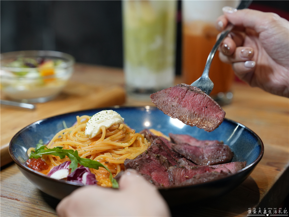 【台中北區。美食】『禾間糧倉』勤美超夯早午餐嶄新登場！培根布丁酪梨牛奶、炙烤鮮蝦英格蘭堡、夕陽醬牛排義大利麵亮眼上桌！ @傻蛋夫妻生活札記